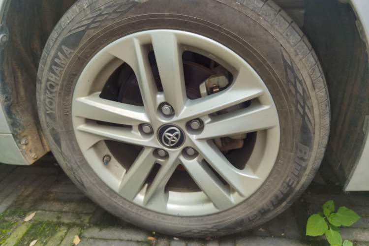 Used Toyota Levin 2021 185T CVT Luxury Edition Right Front Wheel Hub