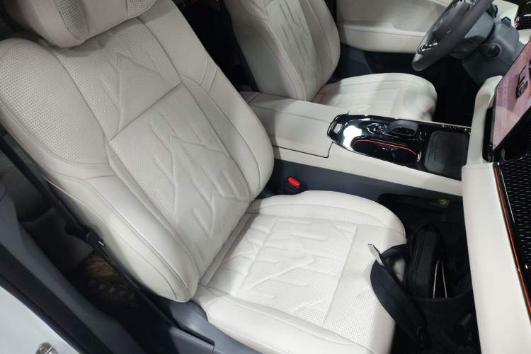 Used Zeekr 009 2024 Six-Seat Executive Version 4WD 108 kWh
