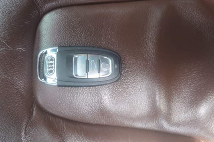 Used Audi A4L 2015 35 TFSI Automatic Standard Model Vehicle Key