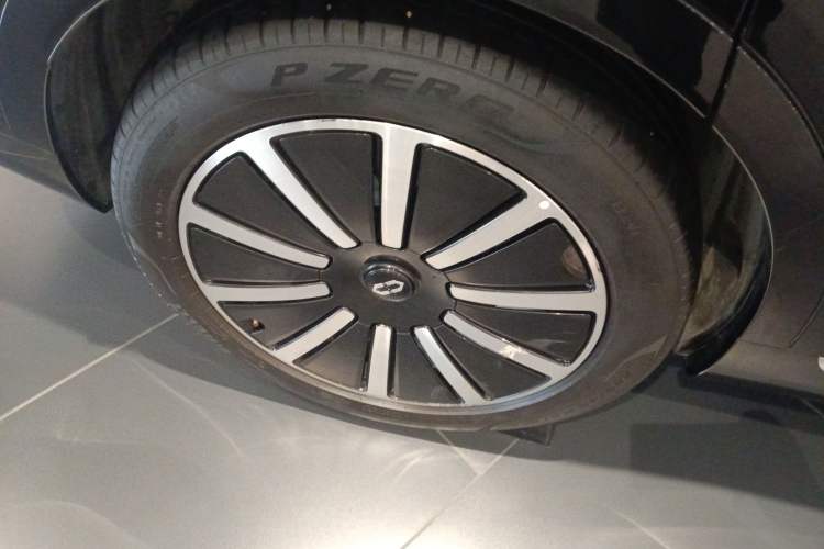 Used Hima AITO M9 2024 Range-Extended Ultra Version 42 kWh 6-Seater Model Exterior 5