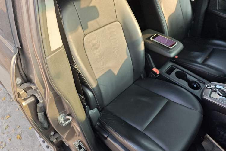 Used Chevrolet Captiva 2015 2.4L Two-Wheel Drive Urban Version 7 Seats
