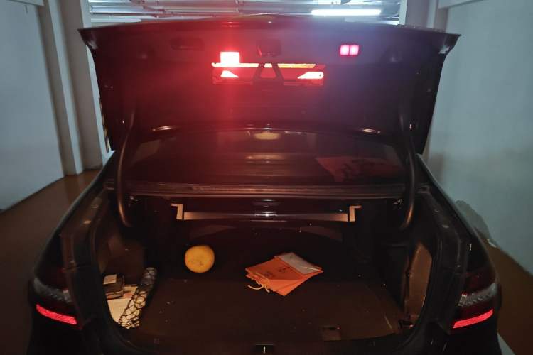 Used Mercedes-Benz E-Class 2011 E 300 L Elegant Model
