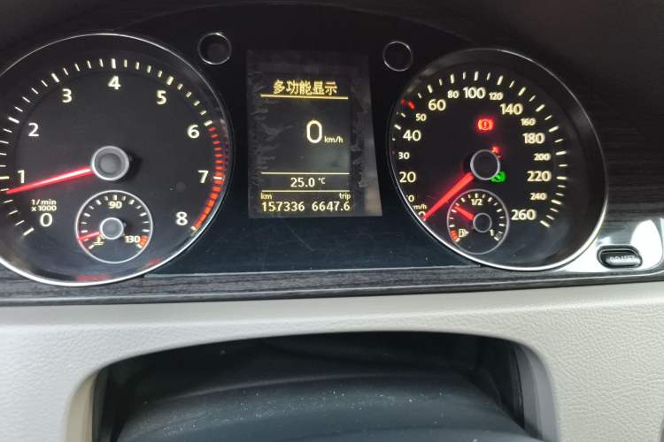 Used Volkswagen Magotan 2012 2.0 TSI Ultimate Edition Odometer Close Up