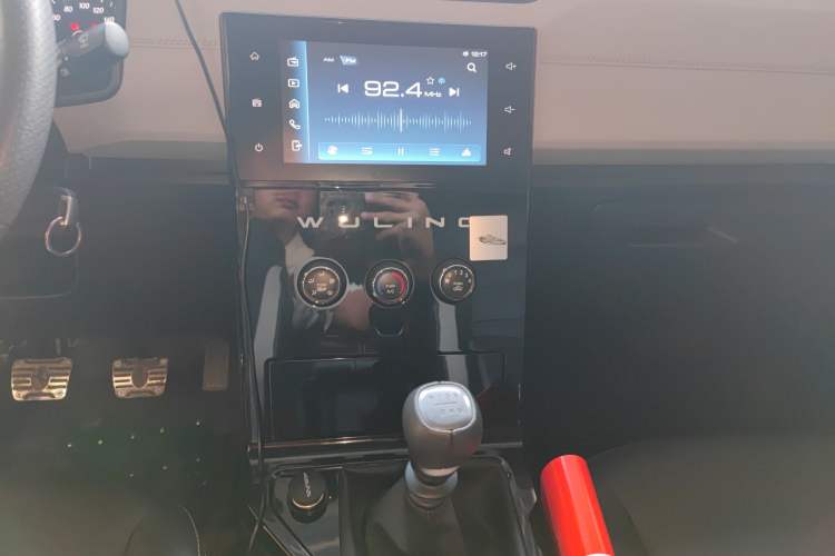 Used Wuling Zhengcheng 2021 1.5T Manual Luxury Commercial Vehicle Audio And AC Panel