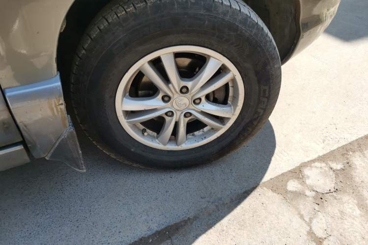 Used Huatai Santa Fe Classic 2011 2.0L Gasoline Manual Two-Wheel Drive Comfort Version
