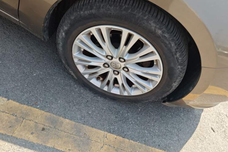 Used Buick GT 2016 15N Automatic Elite Edition Right Front Wheel Hub