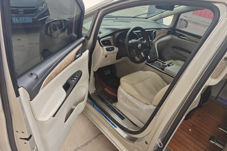 Used Buick GL8 2017 ES 28T Comfort Model China V Standard