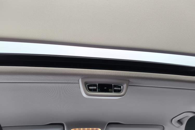 Used Mercedes-Benz V-Class 2022 V 260 L Long Wheelbase Prestige Edition Headliner