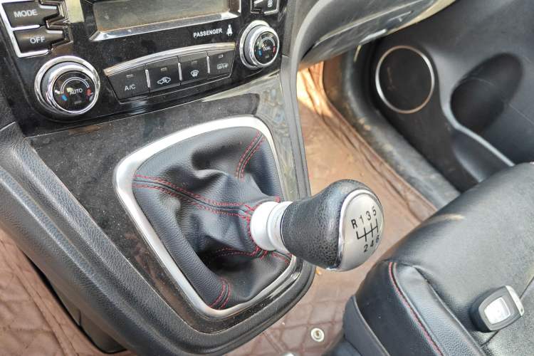 Used Haval H6 2013 Upgraded Model 1.5T Manual Two-Wheel Drive Elite Version