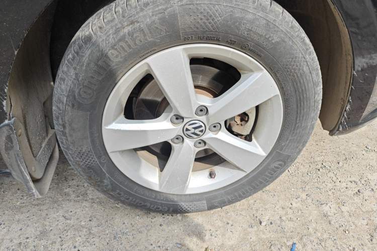 Used Volkswagen Lavida 2013 Revised Classic 1.6L Manual Fashion Edition Right Front Wheel Hub