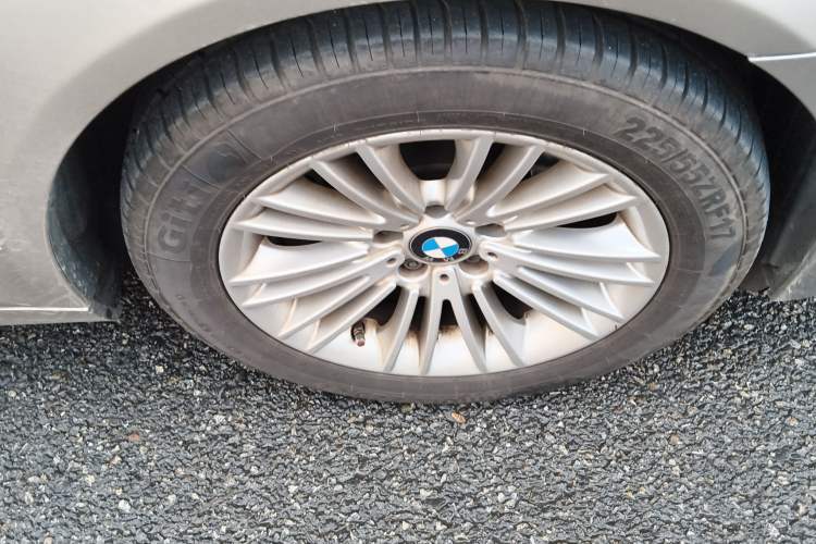 Used BMW 5 Series 2014 525Li Leading Model
