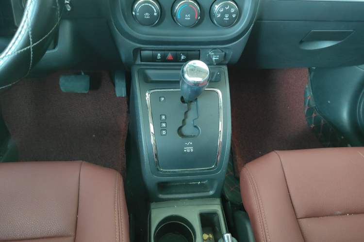 Used Jeep Compass (Import) 2015 2.0L two-wheel drive sport version