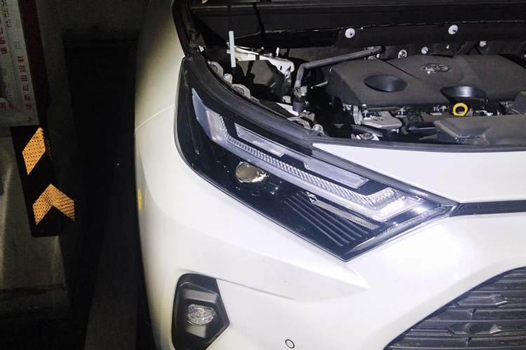 Used Toyota RAV4 2024 2.0L CVT Two-Wheel Drive Fashion Plus Edition Right Front Headlight