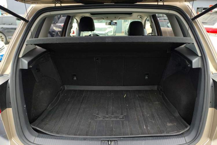 Used Volkswagen Golf Sportsvan 2016 230TSI Automatic Trend Edition Trunk