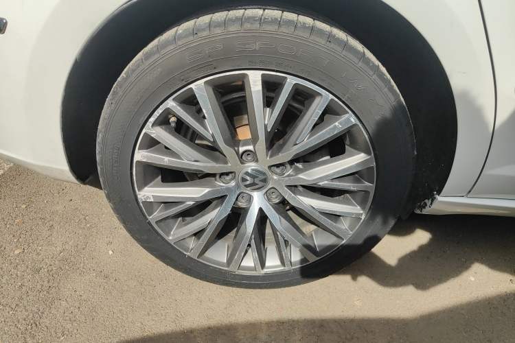 Used Volkswagen FAW-Volkswagen CC 2016 2.0 TSI Luxury Model Right Rear Wheel Hub