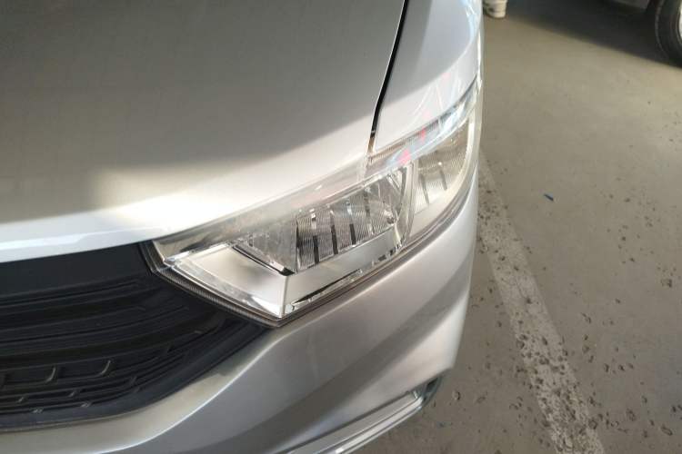 Used Wuling Hongguang V 2022 1.5L Jingqu Edition Enclosed-Window Vehicle with Electric Power Steering LAR