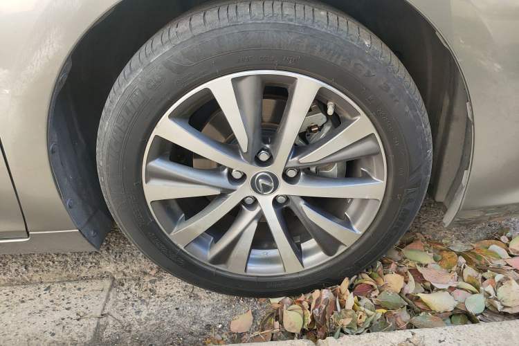 Used Lexus ES 2020 300h Premier Edition