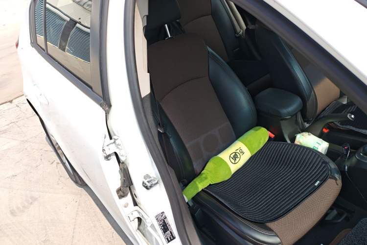 Used Chevrolet Cruze 2013 Hatchback 1.6L Manual Luxury Model Right Front Seat