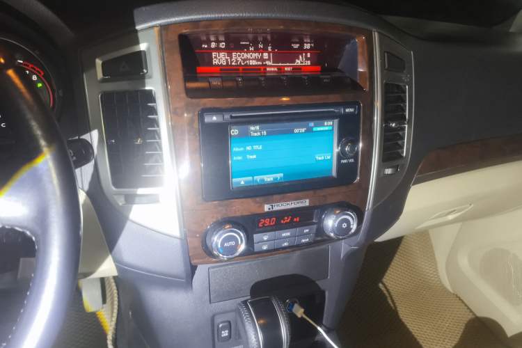 Used Mitsubishi Pajero 2018 V97 3.8L 5-Door GLS Sunroof Dual Differential – Middle East
