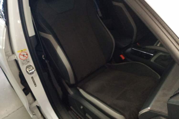 Used Audi Q3 2023 Updated 40 TFSI Fashionable and Dynamic Version
