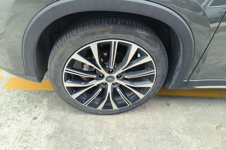 Used CHANGAN OSHAN X7 2021 1.5T Automatic Pilot Version Left Front Wheel Hub