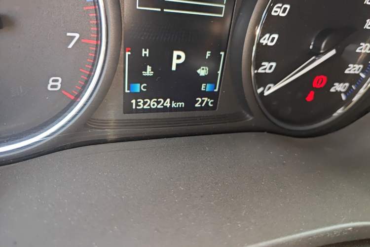 Used Mitsubishi Outlander 2013 2.4L 4x4 Luxury Navigation Edition 5 Seats Odometer Close Up