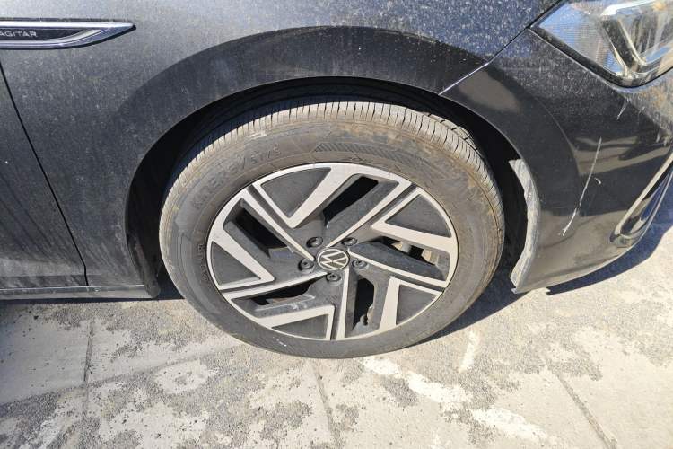 Used Volkswagen Sagitar 2023 300TSI DSG Excellence Edition Right Front Wheel Hub