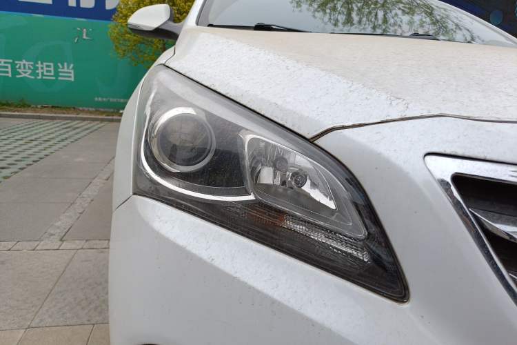 Used Hyundai Mistra 2016 1.8L Automatic Smart GLS Right Front Headlight