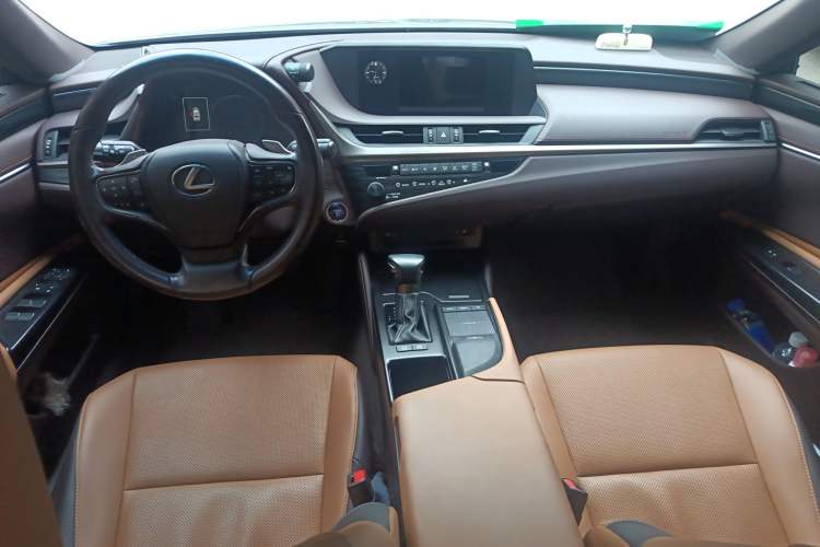 Used Lexus ES 2020 300h Premier Edition