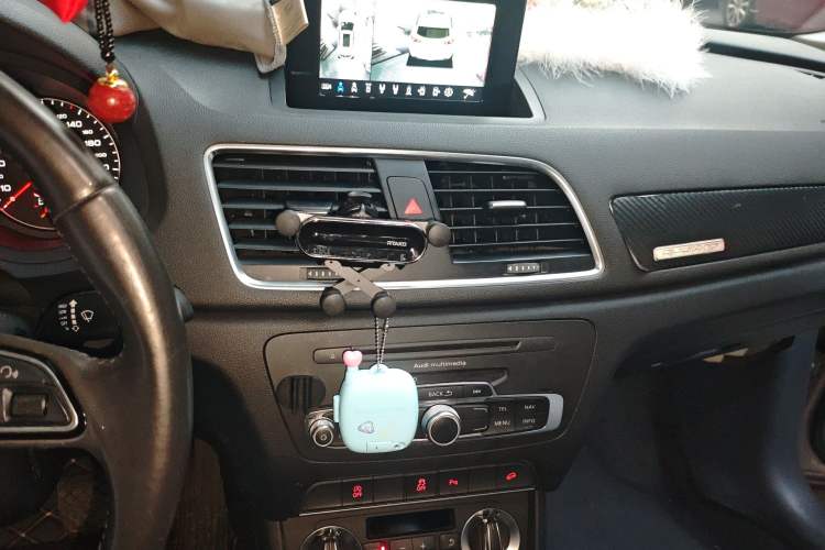 Used Audi Q3 2015 35 TFSI quattro Technology Edition Audio And AC Panel