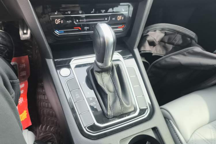 Used Volkswagen Magotan 2023 2 Million Units Limited Edition 330TSI DSG Leading Version