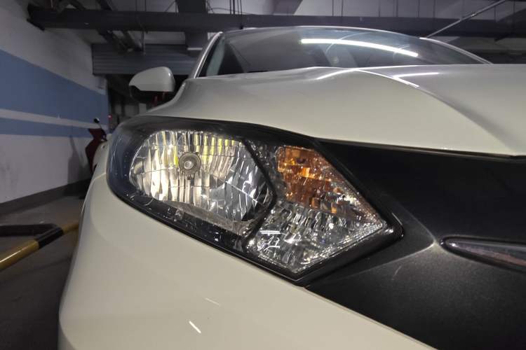 Used Honda Vezel 2015 1.5L CVT two-wheel drive Comfort trim Right Front Headlight