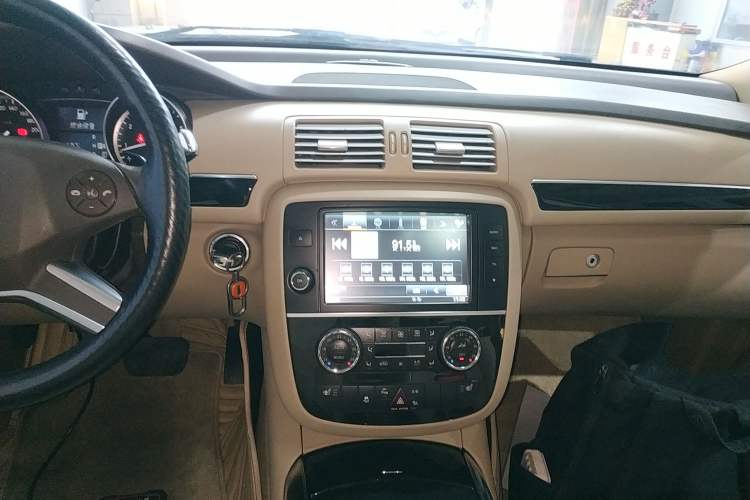 Used Mercedes-Benz R-Class 2014 R 320 4MATIC Luxury Model