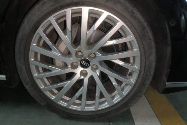 Used Audi A8 2021 A8L 50 TFSI quattro Luxury Model Right Front Wheel Hub