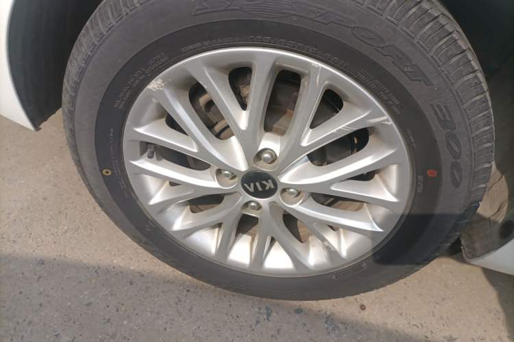 Used Kia K2 2017 Sedan 1.4L Automatic GLS Right Rear Wheel Hub