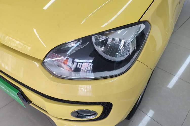Used Volkswagen up! 2015 1.0L go high!
