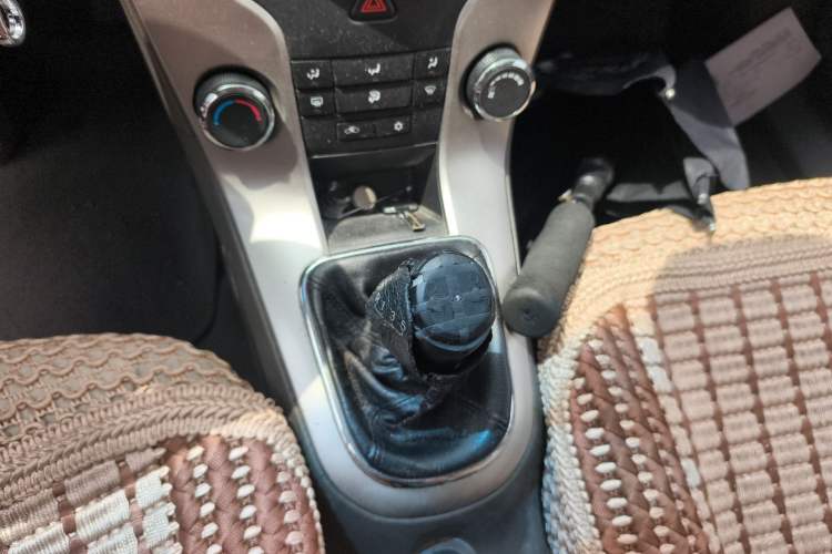 Used Chevrolet Cruze 2015 1.5L Classic SL MT Gear Lever