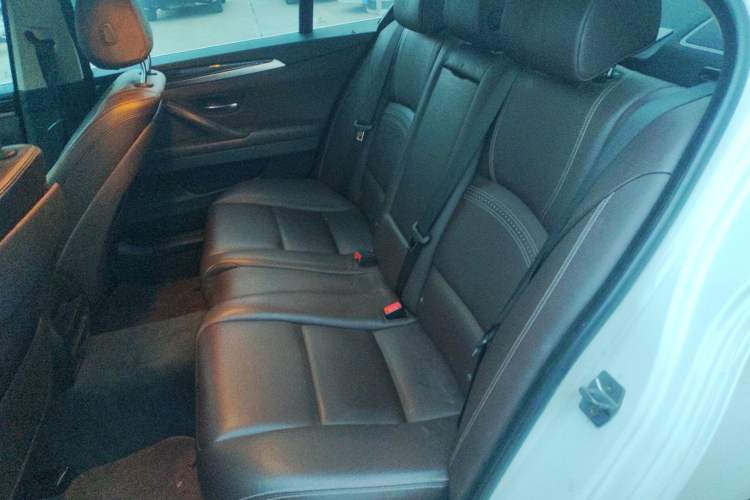Used BMW 5 Series 2014 525Li Luxury Design Package Left Rear Seat