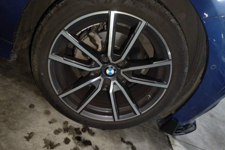 Used BMW 3 Series 2021 Restyled 325Li M Sport Package Right Front Wheel Hub