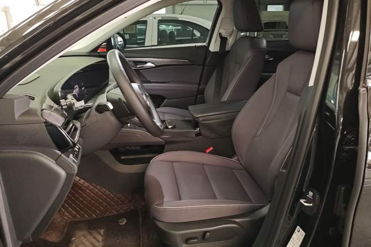 Used Buick Envision 2026 Model Equinox Plus 28T Two-Wheel-Drive Platinum Edition