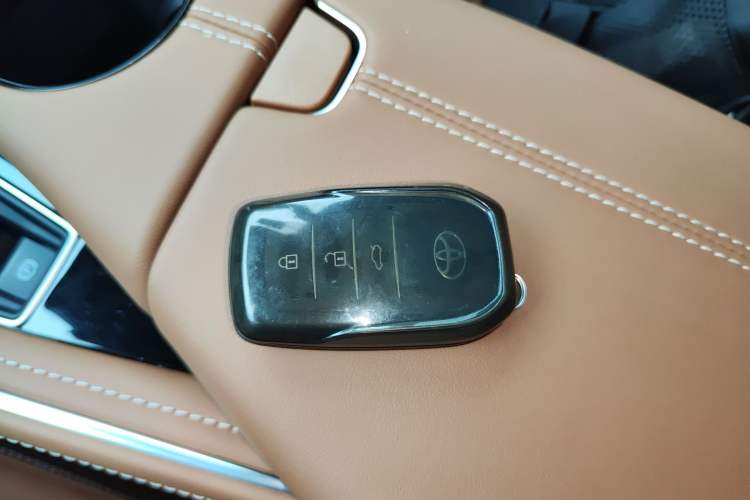 Used Toyota Avalon 2024 Dual-Engine 2.5L XLE Premium Edition