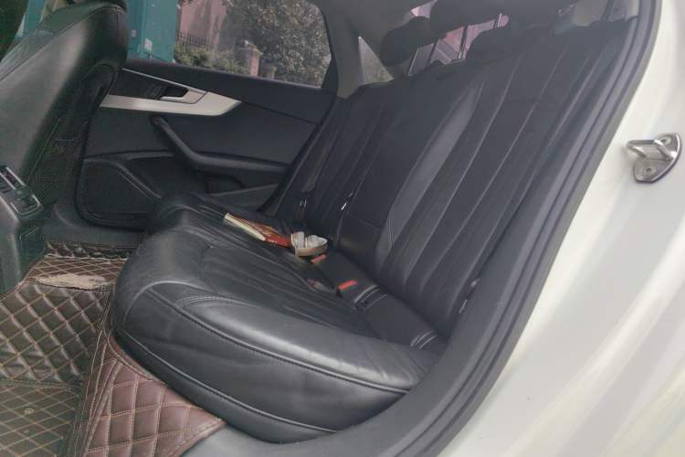 Used Audi A4L 2018 30th Anniversary Edition 40 TFSI Fashion Model
