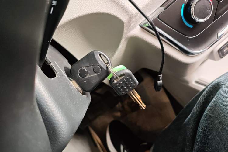 Used Jinbei New Hiace S 2022 1.5L Wealth Edition Air-Conditioner-Free Truck China VI Standard SWC15M Interior 1