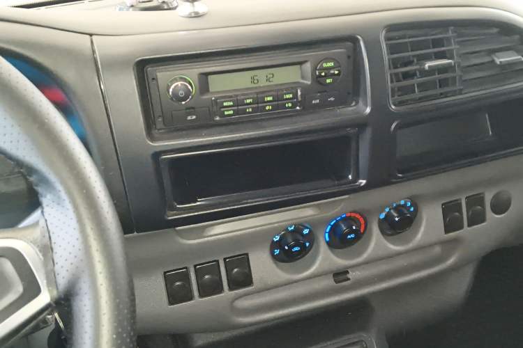 Used JMC Transit 2019 2.8T Commercial Version Short Wheelbase Mid-Roof 6-Seater China VI JX493
