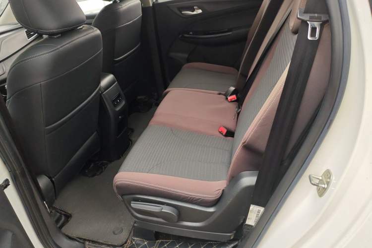 Used Baojun 730 2019 1.5T CVT Fashion Model 7 Seats China VI Emission Standard
