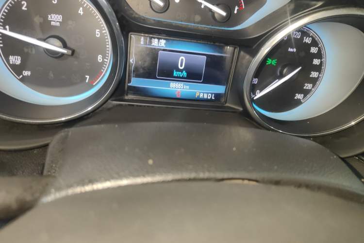 Used Buick Envision 2016 20T Two-Wheel-Drive Elite Model Odometer Close Up