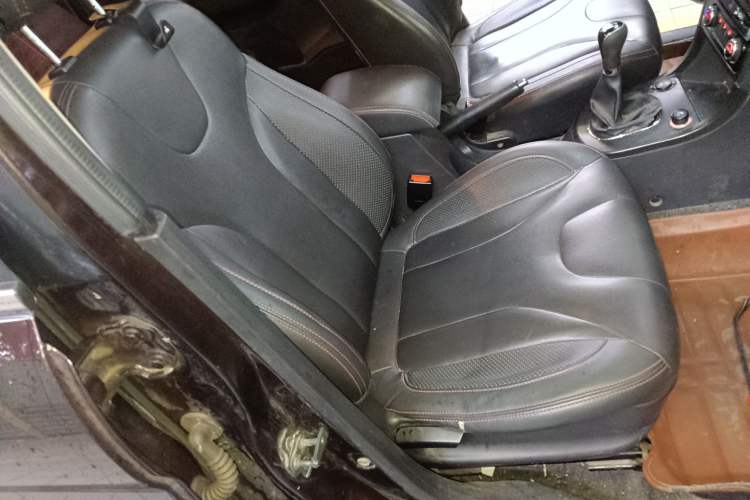 Used Dongfeng Fengon 370 2016 1.5L Manual Luxury 7-Seater