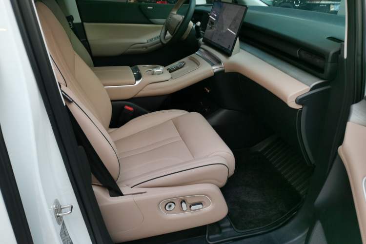 Used XPeng X9 2024 640 All-Wheel Drive High-Performance Max
