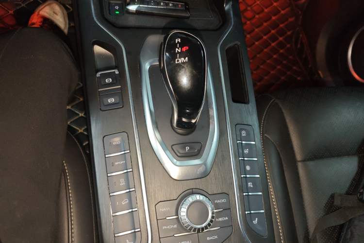 Used Wey VV6 2021 2.0T Two-Wheel Drive Smart Plus
