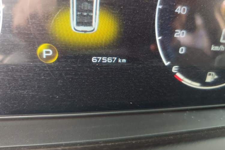 Used Geely Auto Haoyue 2020 1.8TD DCT Luxury 7-Seater Odometer Close Up